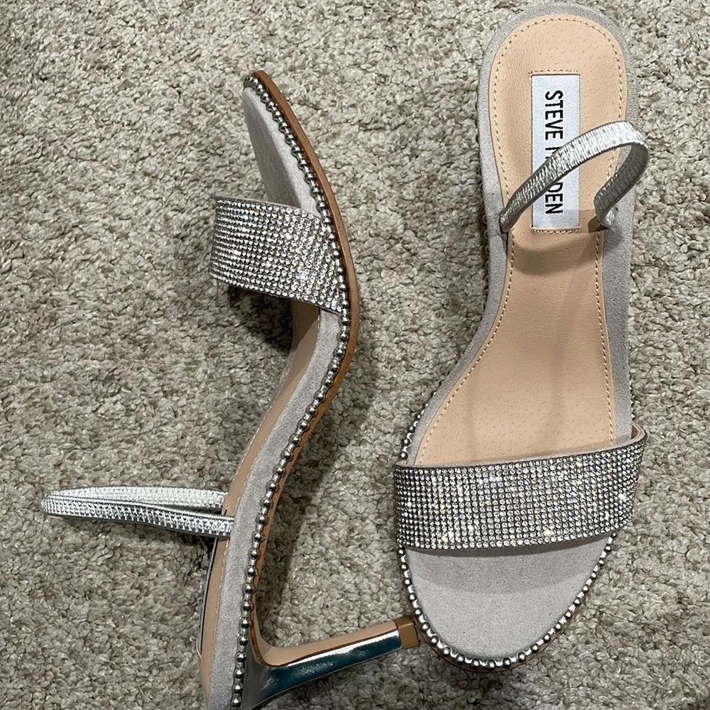 NWOT never worn Steve Madden embellished heels